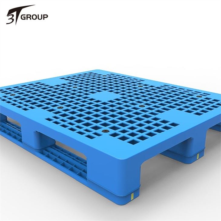 Pallet nhựa xếp chồng kho